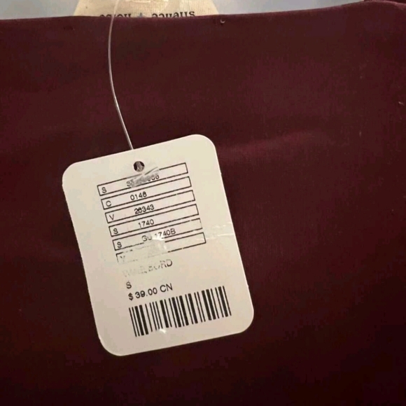 Nwt burgundy crop top - Picture 4 of 4